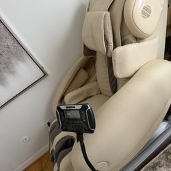 Used In Great Shape! No Issues! Daiwa has been a leading developer of massage chairs in the personal wellness field. Made In Japan! Original Tag 8000$