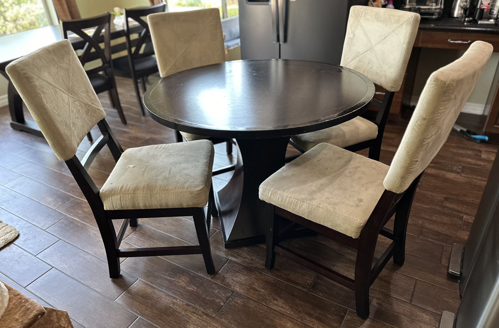 Breakfast Table And Chairs