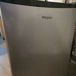 Whirpool 4.3 Mini Fridge