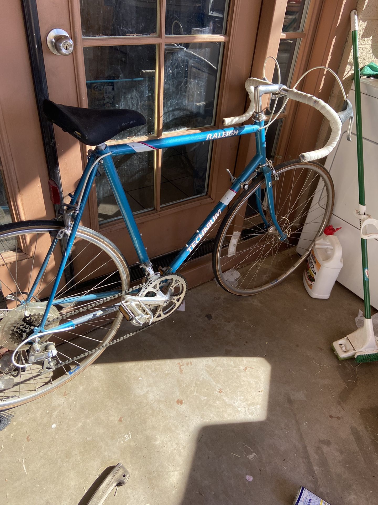 Raleigh technium road store bike