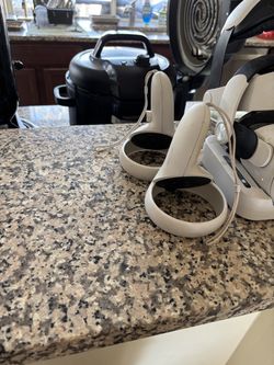 2 Oculus Quest 2’s