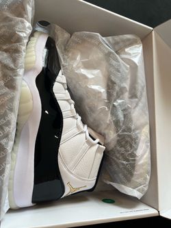 Jordan 11 Gratitude size 9 brand new w/ box