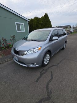 2012 Toyota Sienna