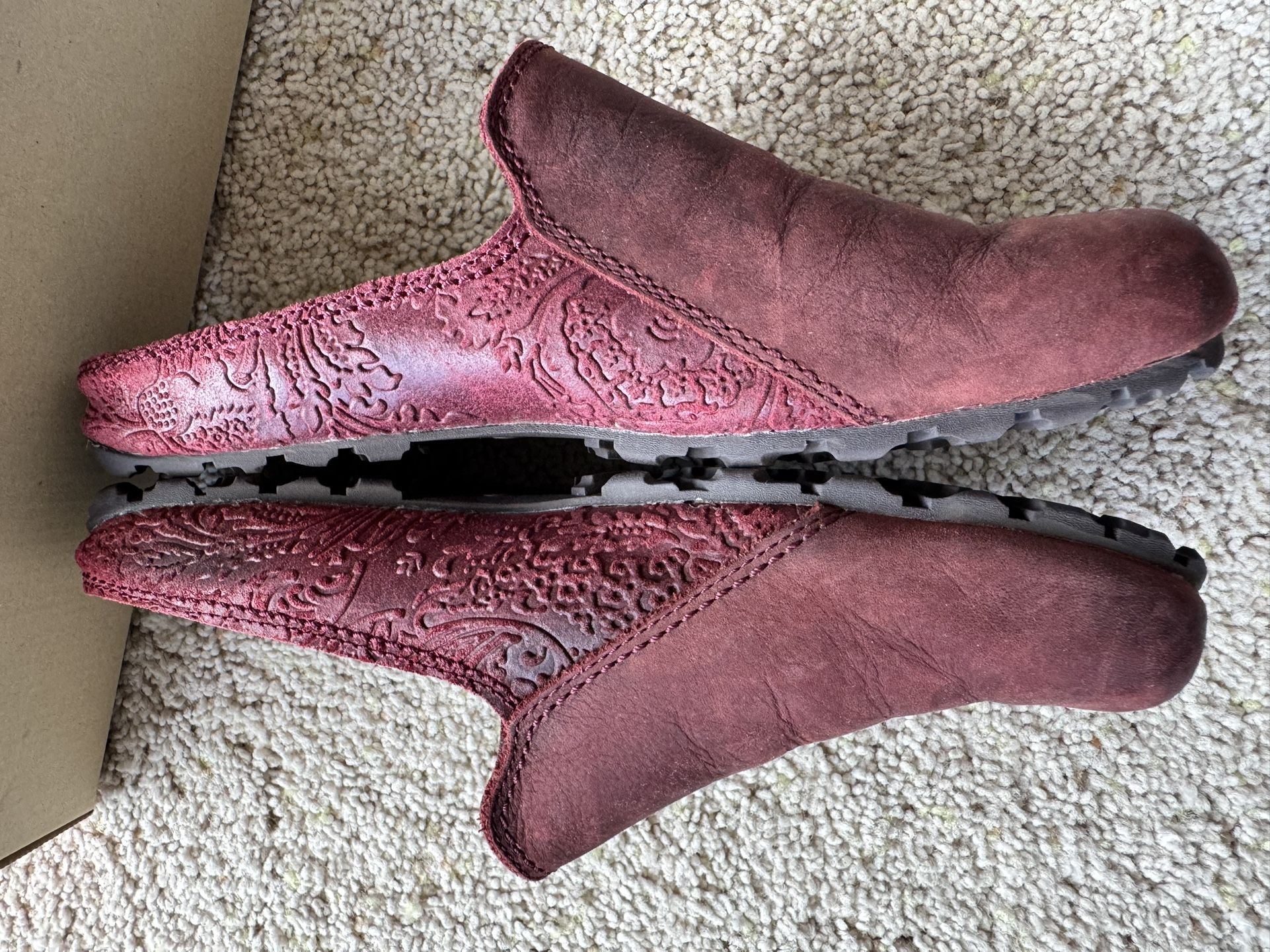 Merrell “Haven Slide” With Leather Tooling 39/8.5