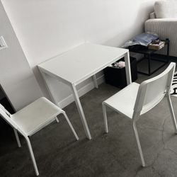 White kitchen table and 2 chairs 