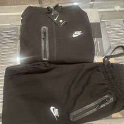 Mens Nike sweatsuits sizes m,large,xl,2x,3x $70 each hmu ✅🔥💯