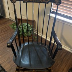 Vintage Rocking Chair 🪑