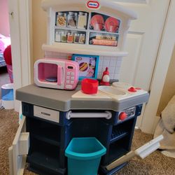 Pretend Play Kitchen