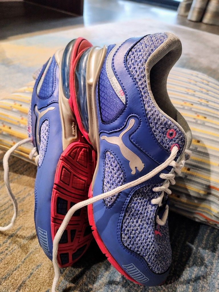 Woman's Puma Running 10 cell 1.0 Sz 8.5