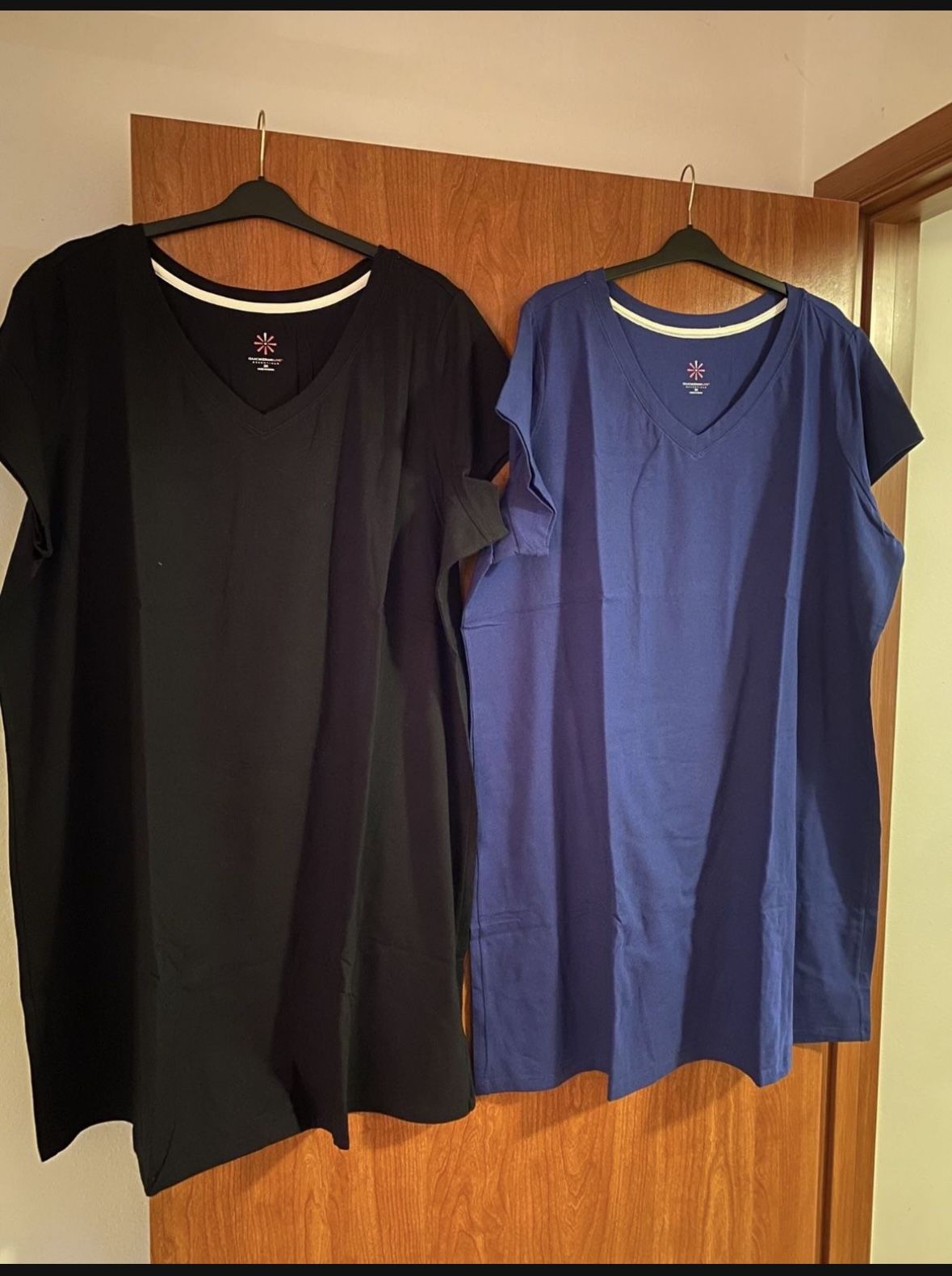 Set Of Two Isaac Mizrahi Live Essentials Short Sleeve V-Neckline Long Tunic Top 3XL