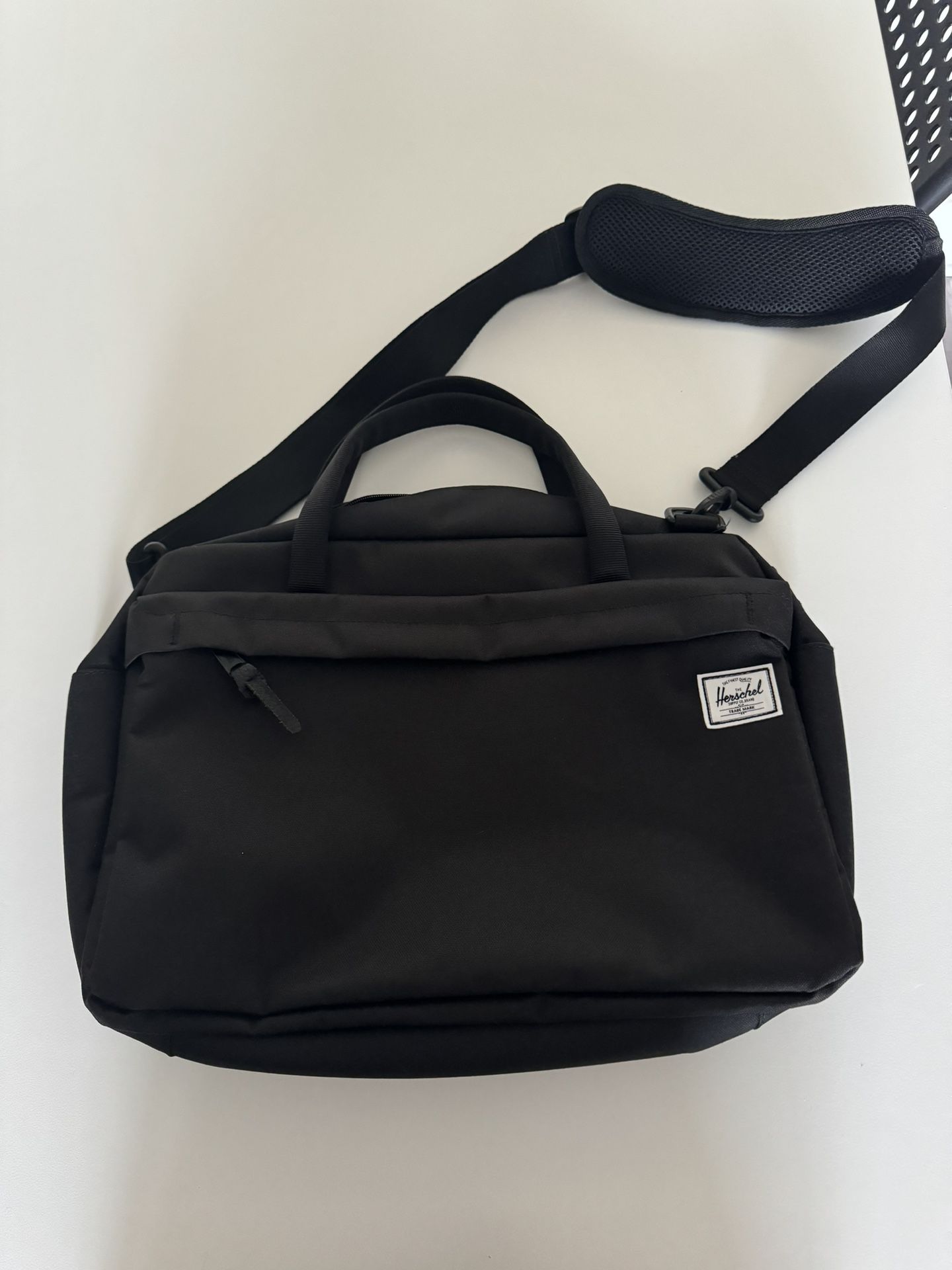 Herschel Black Messenger Bag New Without Tags