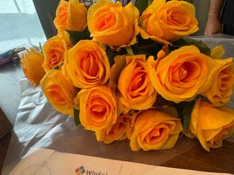Artificial Roses long stem Yellow color , 20 pieces brand new.