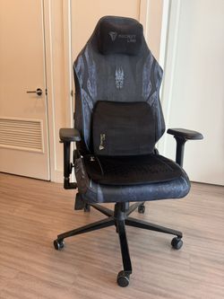 Secretlab TITAN Evo 2022 XL Gaming Chair Bundle - Like New - World of Warcraft Edition