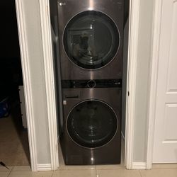 LG Smart Wash Tower Electric Washer/Dryer Tower 
