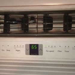 Frigidaire 12,000 BTU AC 