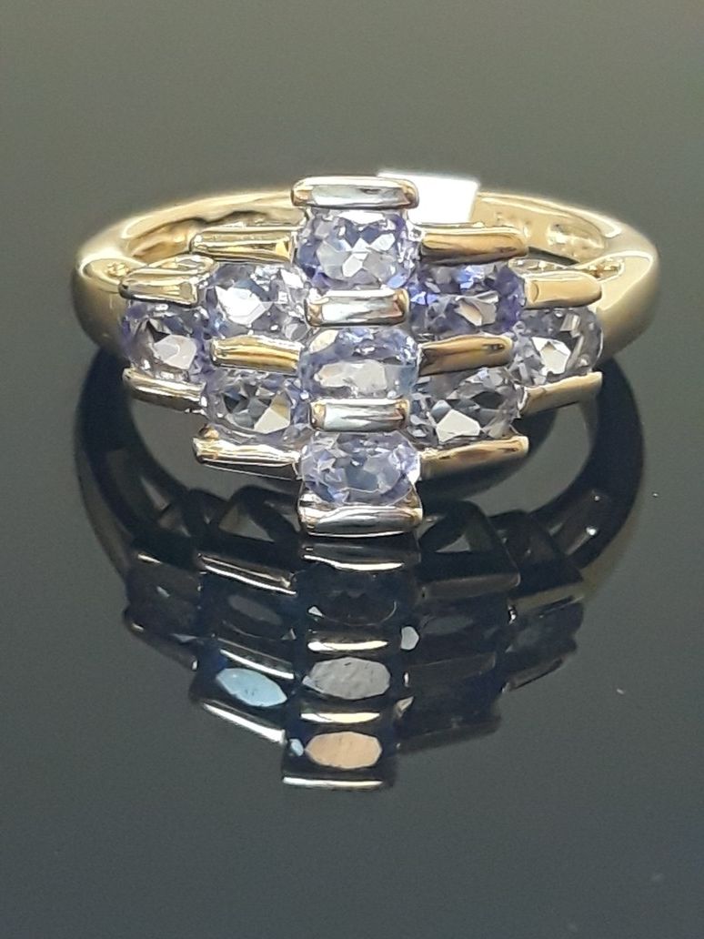 14k yellow gold tanzanite ring 3.9 grams 7 grams