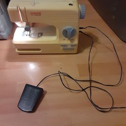 SINGER Tiny Tailor Mending Sewing Machine