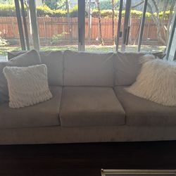 Modern Gray Sofa – Clean & Comfortable