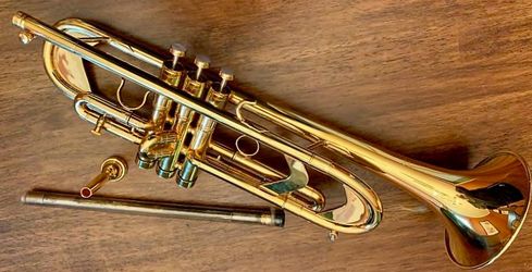 Getzen Genesis 3003 Gold Finish Brass Trumpet 