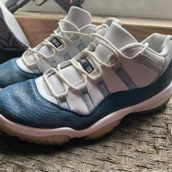 Jordan 11 Navy snake