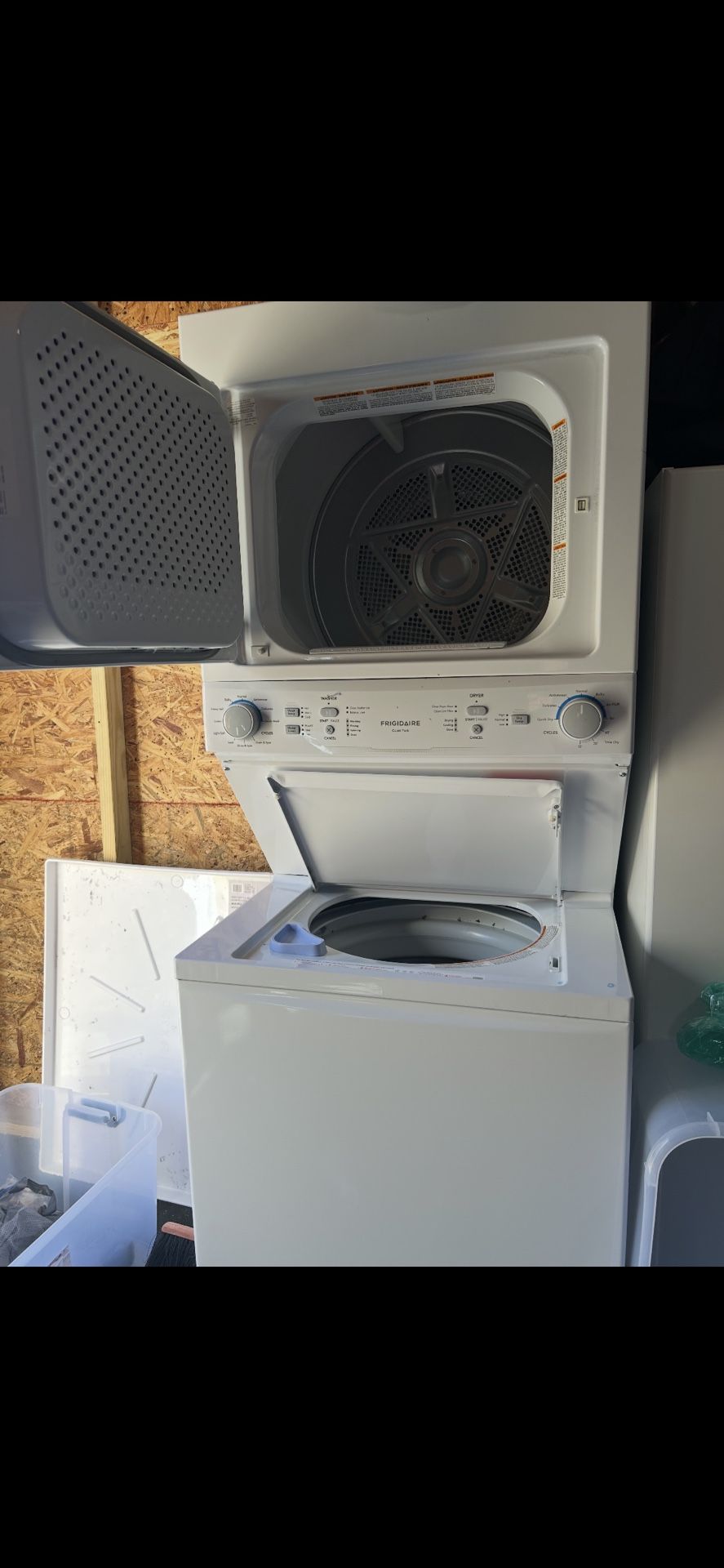 FRIGIDAIRE 3.9 cu. ft. Washer and 5.5 cu. ft. Dryer Electric Long Vent Stacked Laundry _Center in White