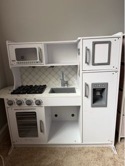 Toy kitchen