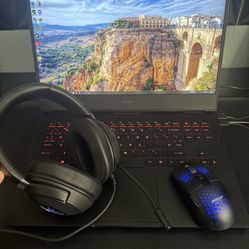 High End  gaming Laptop With Razor Headset And Mouse