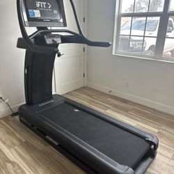 For Sale! Brand NEW Treadmill Nordictrack Elite X22i Incline Trainer Treadmill 
