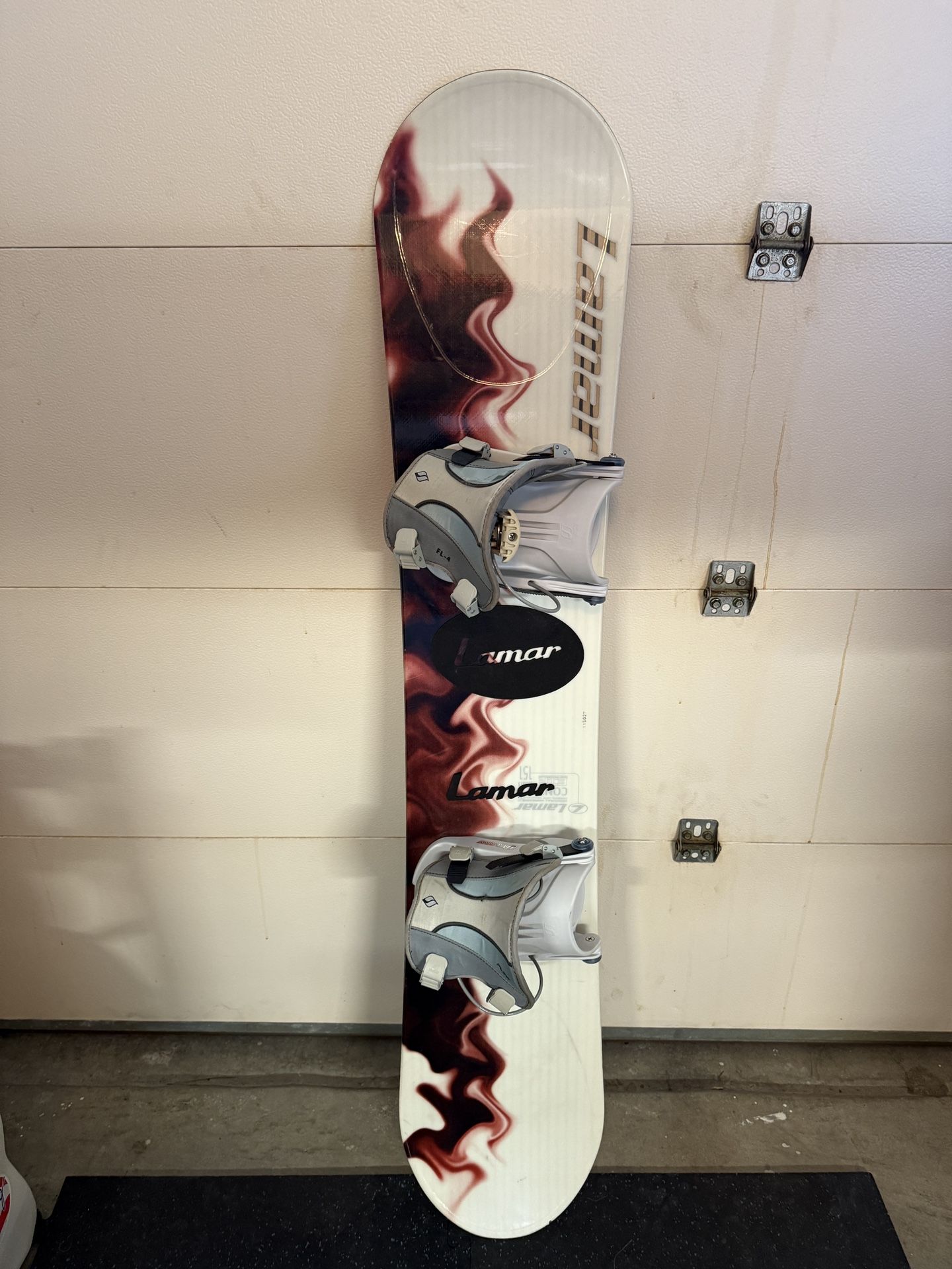 Lamar Snowboard With Bindings and Bag