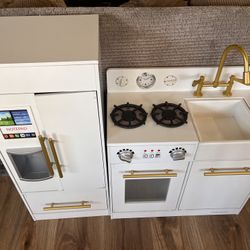 Teamson Kids Little Chef Charlotte Modern Modular Interactive Wooden kid Play Kitchen set with Refrigerator, Stove and Sink in White with Gold Finishe