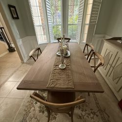 Rustic look wooden table - Like new 