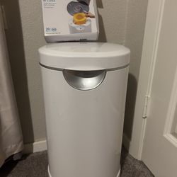 Munchkin Diaper Pail