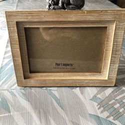 Pier 1 Faux Wood Picture Frame With Metal Cat - 4” X 6”, NEW