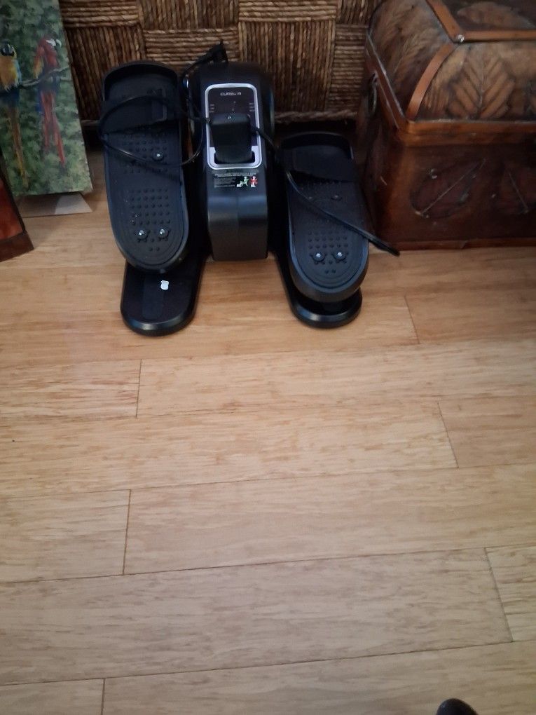 CURSOR C5 ELLIPTICAL MACHINE