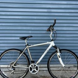 Trek 7200 Comfort Bike 