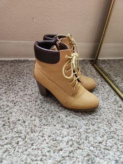 Women's Boots Size 7.5