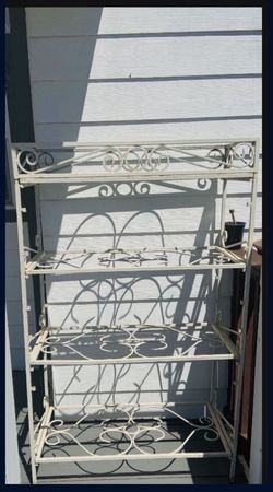 Beautiful Bakers Or Garden Rack