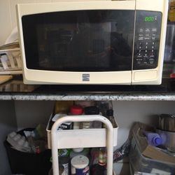 Kermore 900W Microwave