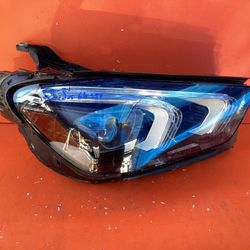 2020-2022 Mercedes-Benz OEM GLE Right  Passenger Side Headlight 167-906-62-04