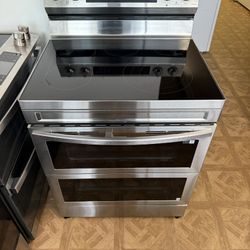 LIKE NEW SAMSUNG DOUBLE OVEN GLASS TOP STOVE.