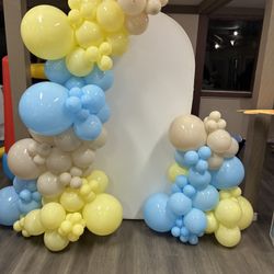 NOT FREE MAKE OFFEE … Red, Yellow,! BALLOONS ONLY! NEED GONE NOW