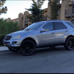 06 Mercedes Benz ML500 in excellent condition second owner interior and exterior is in great condition no mechanical problems new smog certificate and