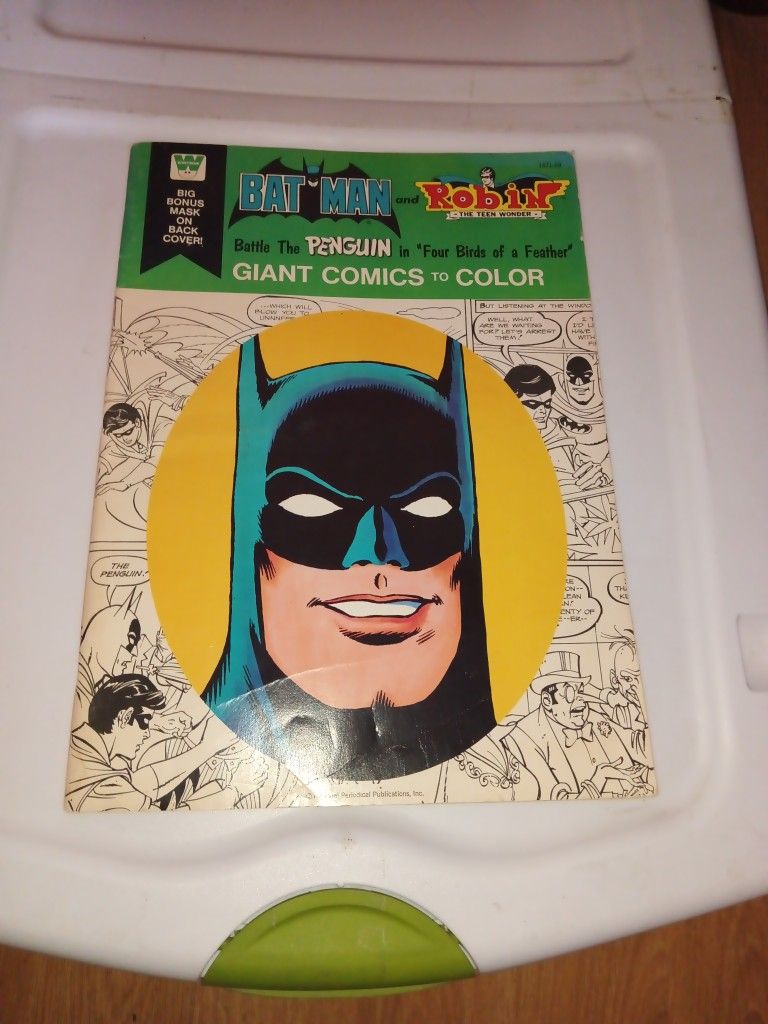 Rare Whitman 1975 BATMAN Giant Size coloring Book