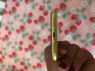 iPhone 11 256GB Yellow – Unlocked – $200 OBO 📱💛