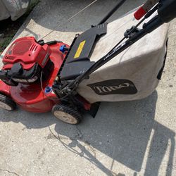 Toro lawnmower 725 horse 22 inch cut self-propelled what’s the bag everybody’s looking for a new carburetor ready to go no issues with this macmachine