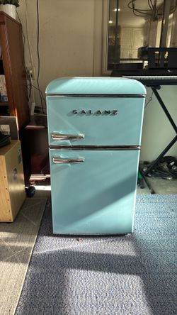 Galanz Mini Fridge