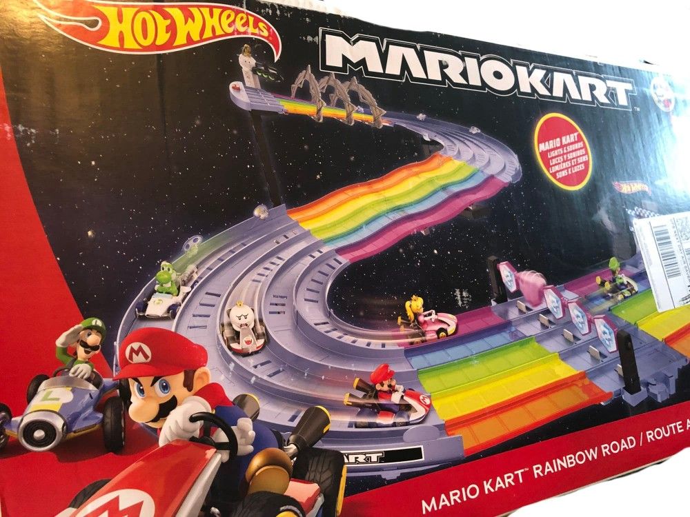 Hot Wheels Mario Kart Rainbow Road Raceway 8-Foot Track Set with Lights & Sounds