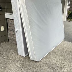 free full-size matress and box - issaquah highland