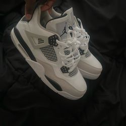 Jordan 4 ‘Military Black’ 