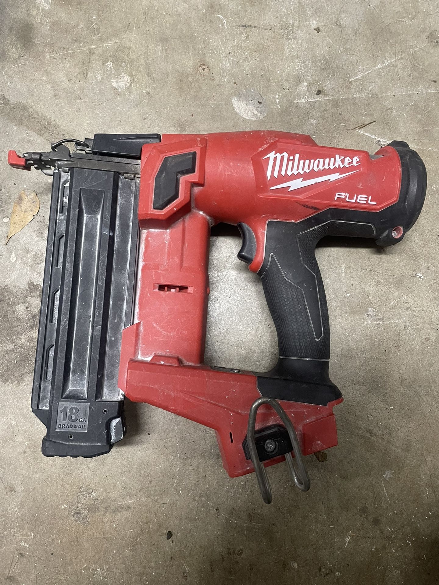 Milwaukee 18ga Brad Nailer